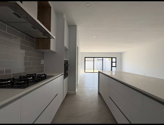 4 BEDROOM HOUSE FOR SALE IN SANDOWN